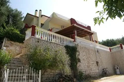 Το κτίριο των Aliki Apartments